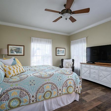 Hibiscus Hideaway Condo Walk To Historic Bridge St Брейдентон Бийч Екстериор снимка