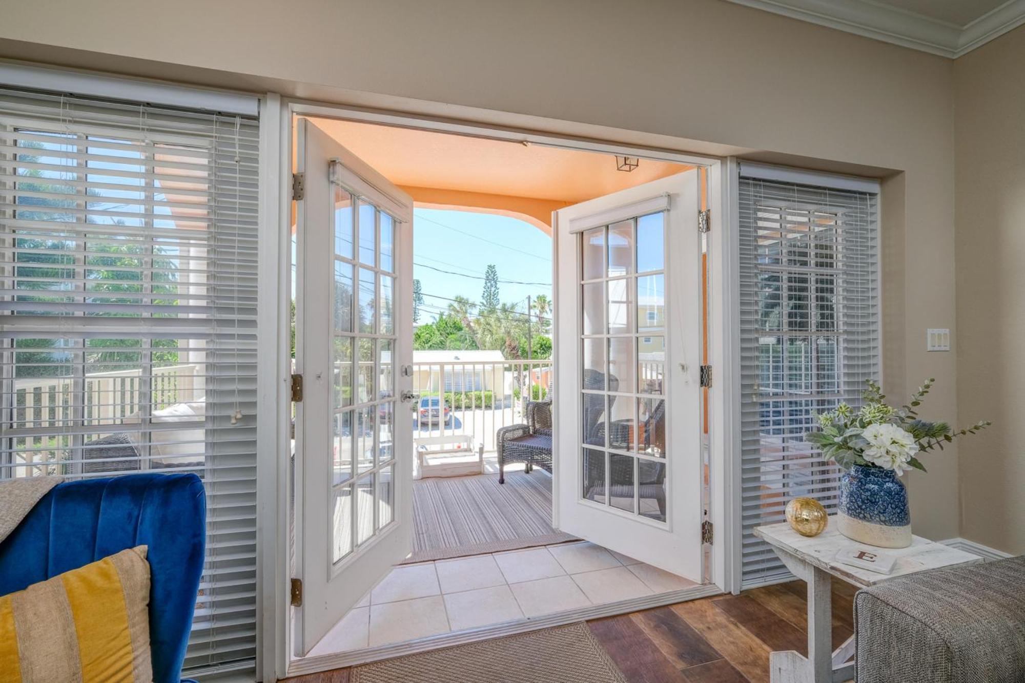 Hibiscus Hideaway Condo Walk To Historic Bridge St Брейдентон Бийч Екстериор снимка